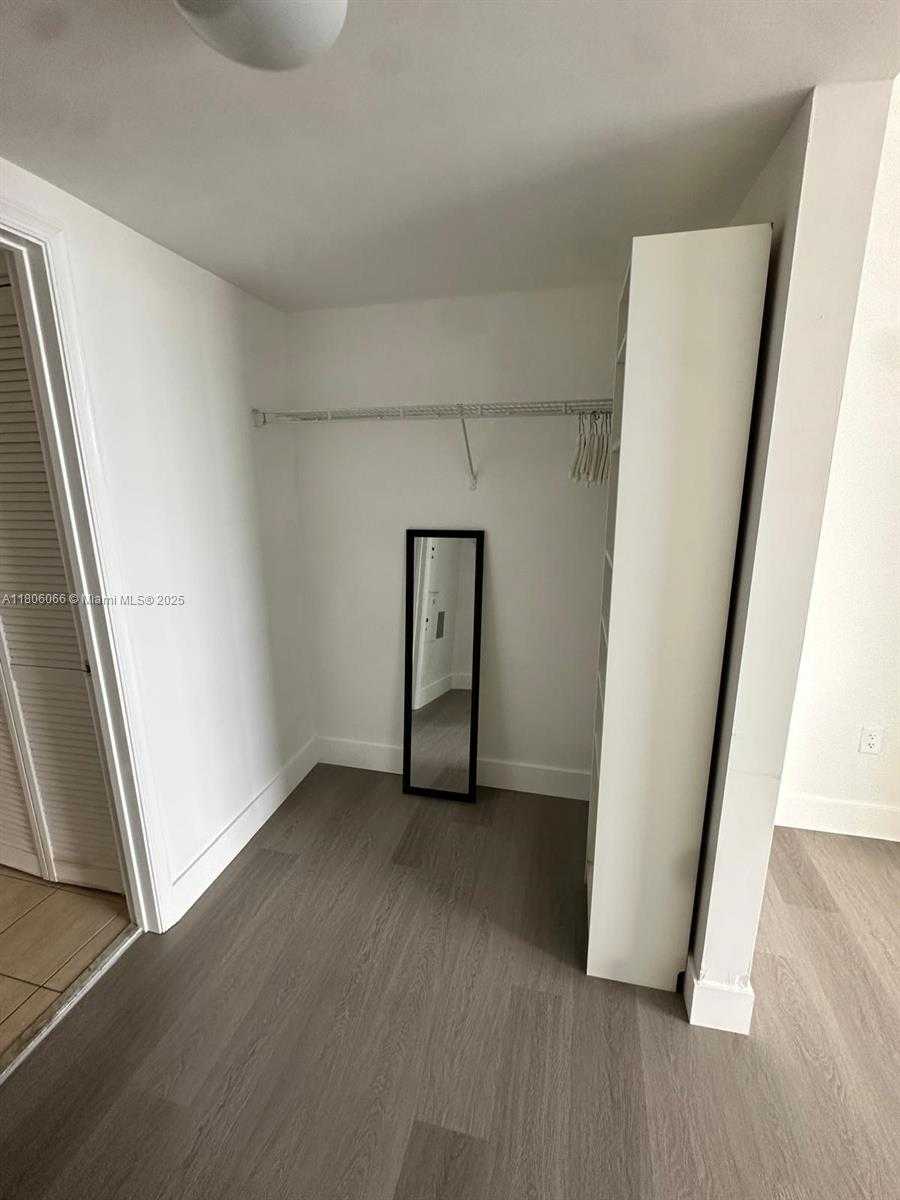 Small Image of 1750 NORTH BAYSHORE DR #2906, Miami Number 14
