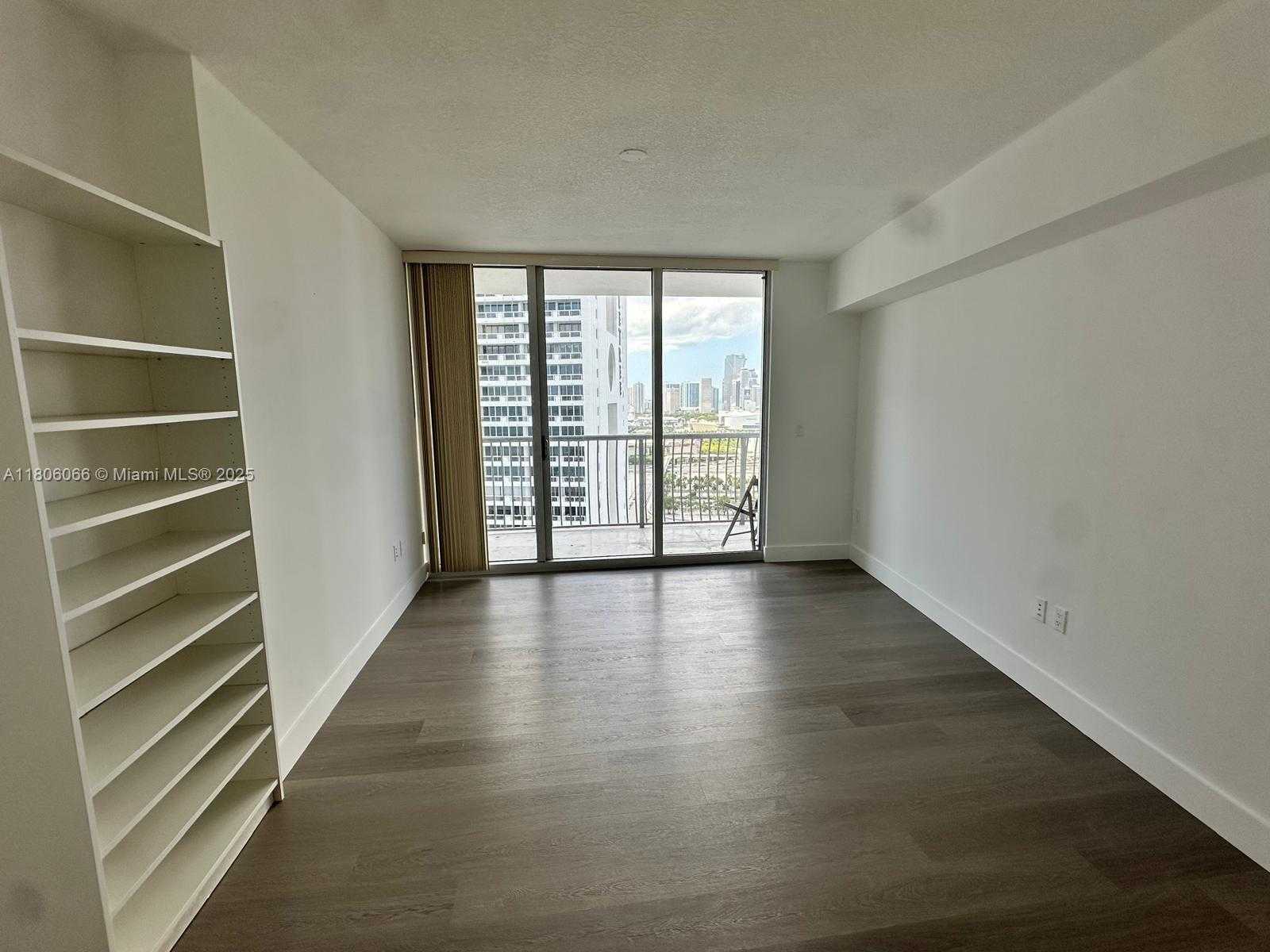 Small Image of 1750 NORTH BAYSHORE DR #2906, Miami Number 9