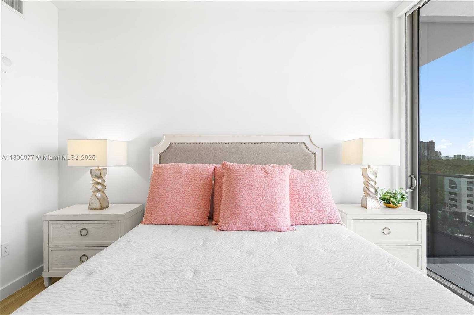 Small Image of 2678 TIGERTAIL AVE #713, Miami Number 16