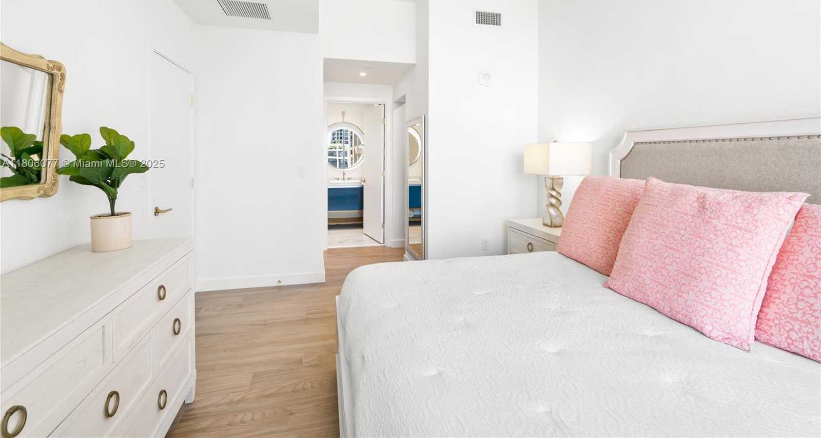 Small Image of 2678 TIGERTAIL AVE #713, Miami Number 19