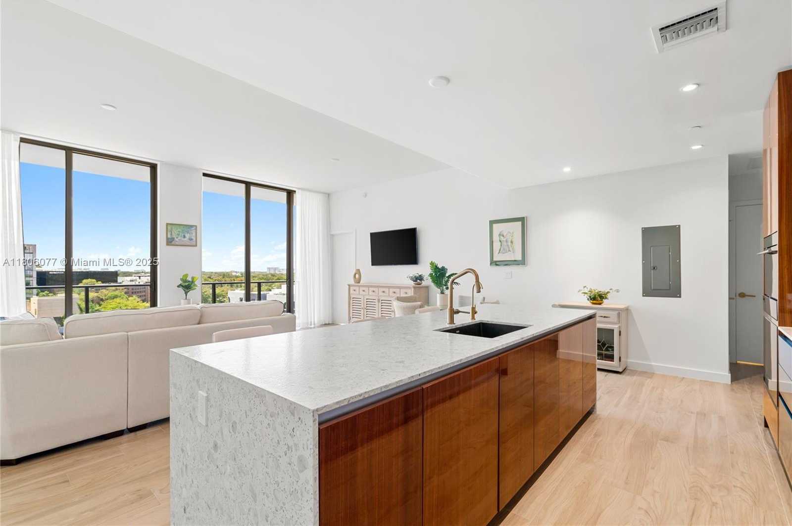 Small Image of 2678 TIGERTAIL AVE #713, Miami Number 2