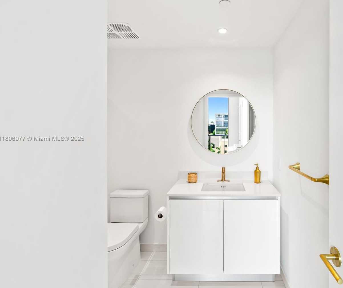 Small Image of 2678 TIGERTAIL AVE #713, Miami Number 27