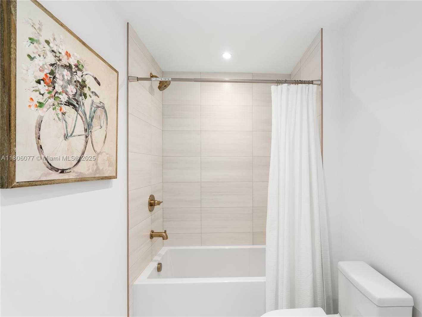 Small Image of 2678 TIGERTAIL AVE #713, Miami Number 30