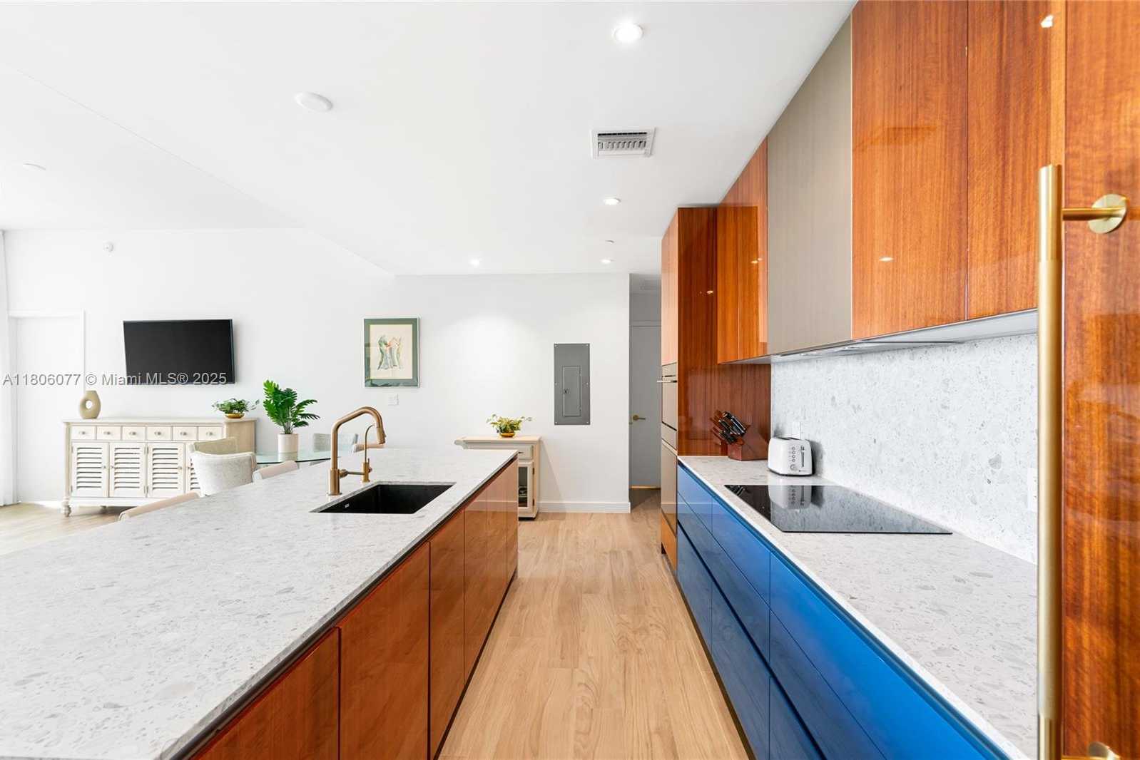 Small Image of 2678 TIGERTAIL AVE #713, Miami Number 7