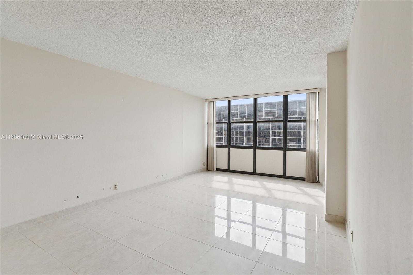 Small Image of 1901 BRICKELL AVE #B1408, Miami Number 10