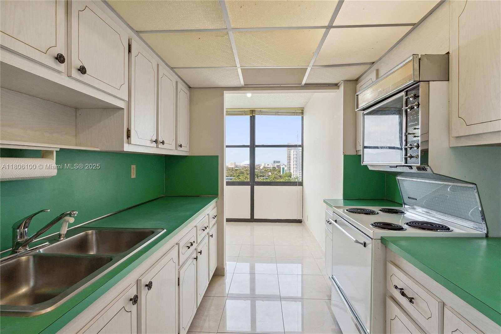 Small Image of 1901 BRICKELL AVE #B1408, Miami Number 7