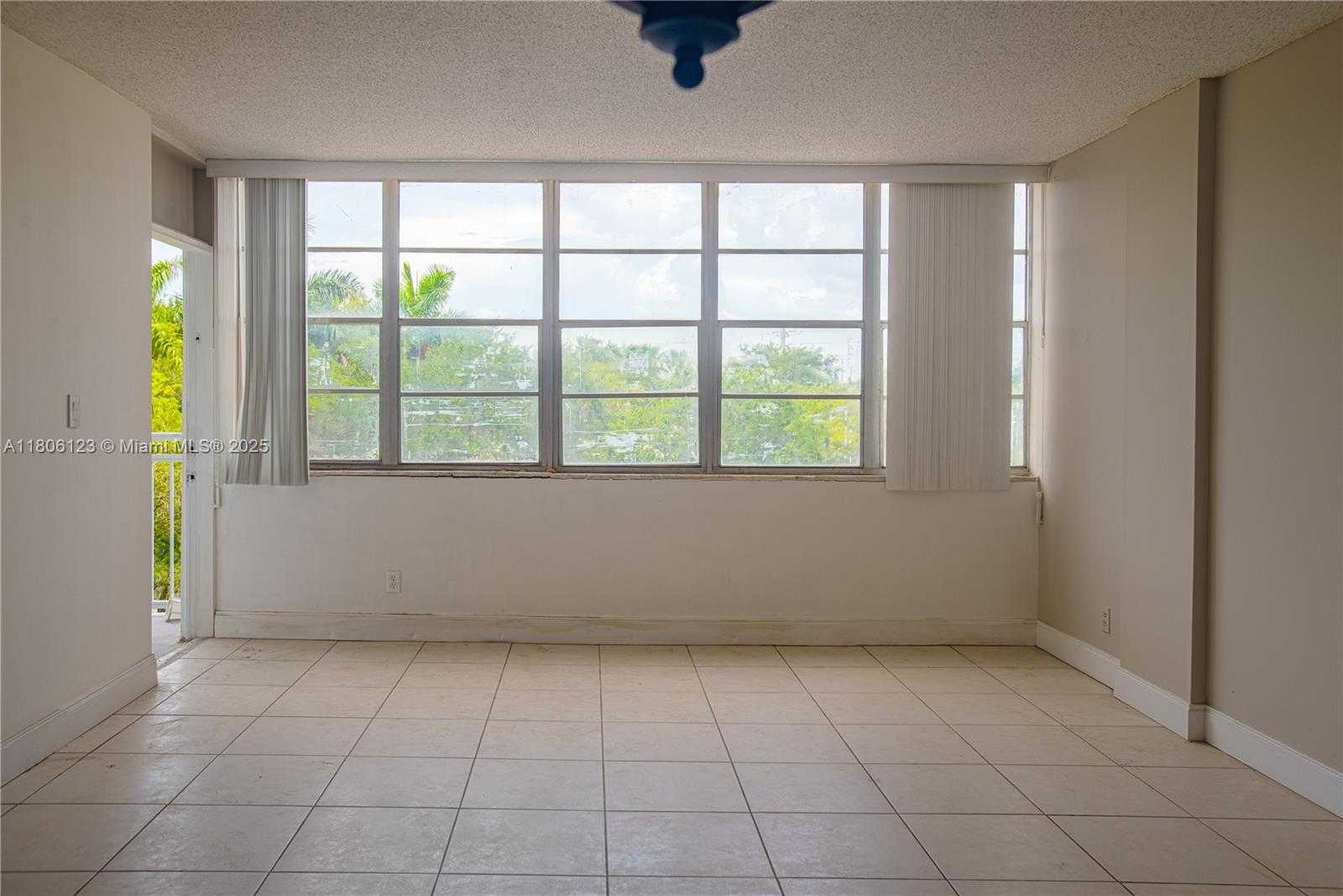 Small Image of 2025 NORTH EAST 164TH ST #301, North Miami Beach Number 11
