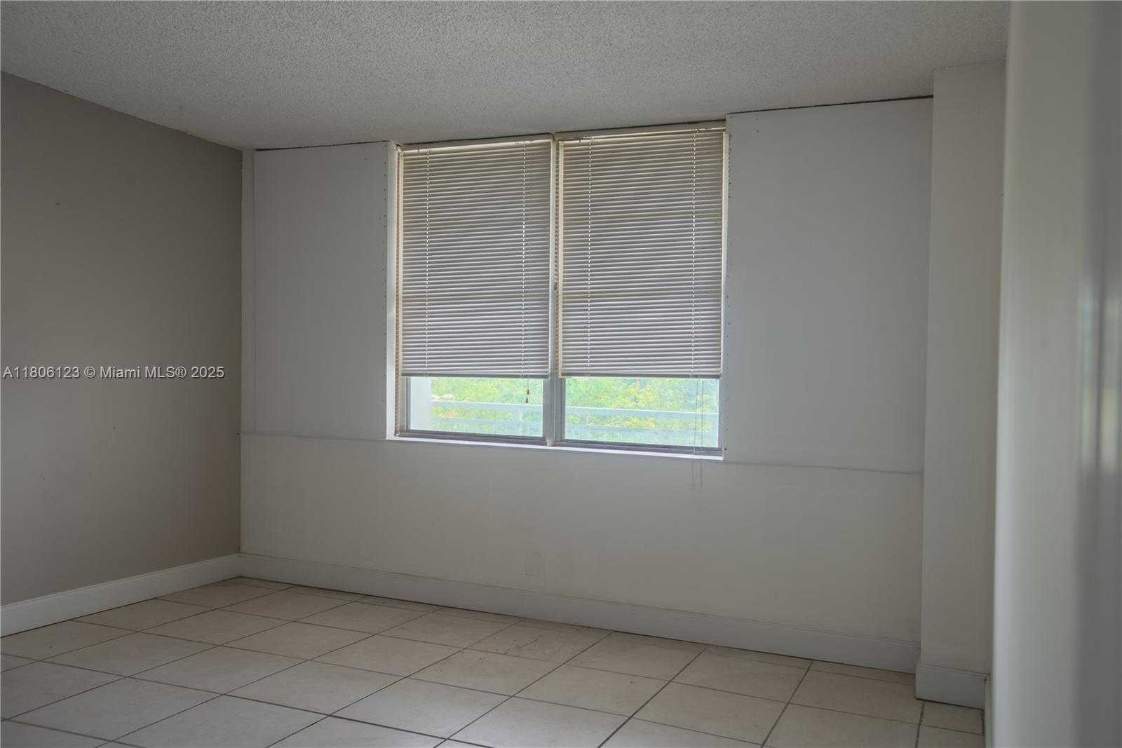 Small Image of 2025 NORTH EAST 164TH ST #301, North Miami Beach Number 16