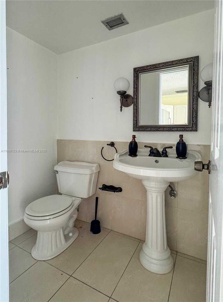 Small Image of 2025 NORTH EAST 164TH ST #301, North Miami Beach Number 6