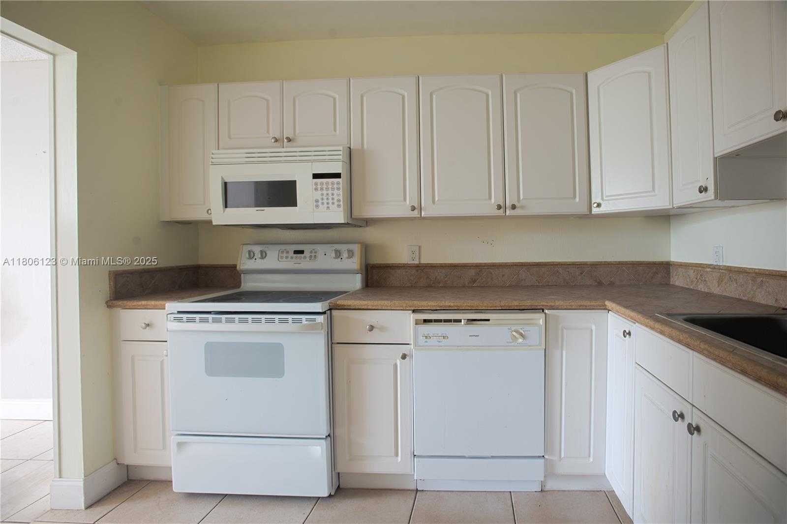 Small Image of 2025 NORTH EAST 164TH ST #301, North Miami Beach Number 9