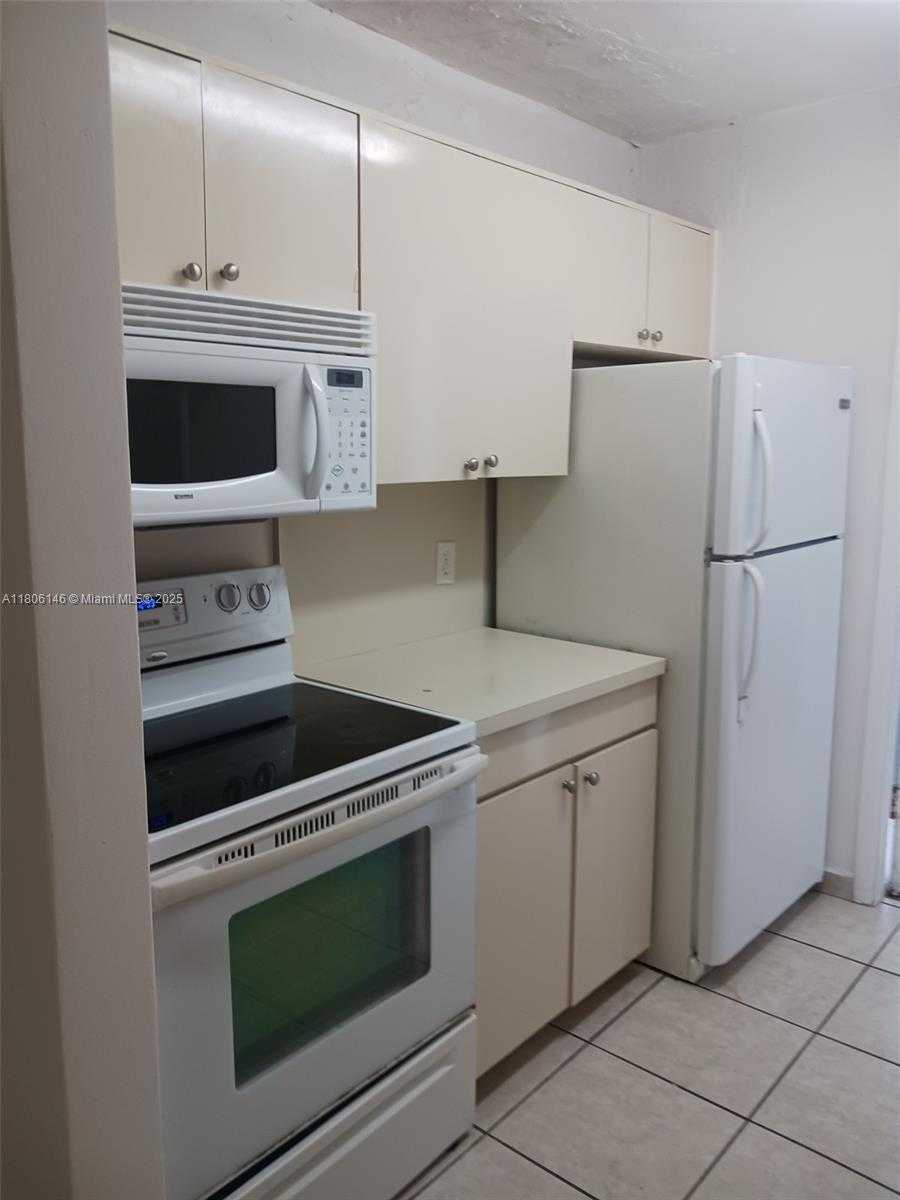 Small Image of 2700 NORTH EAST 135TH ST #30, North Miami Number 3