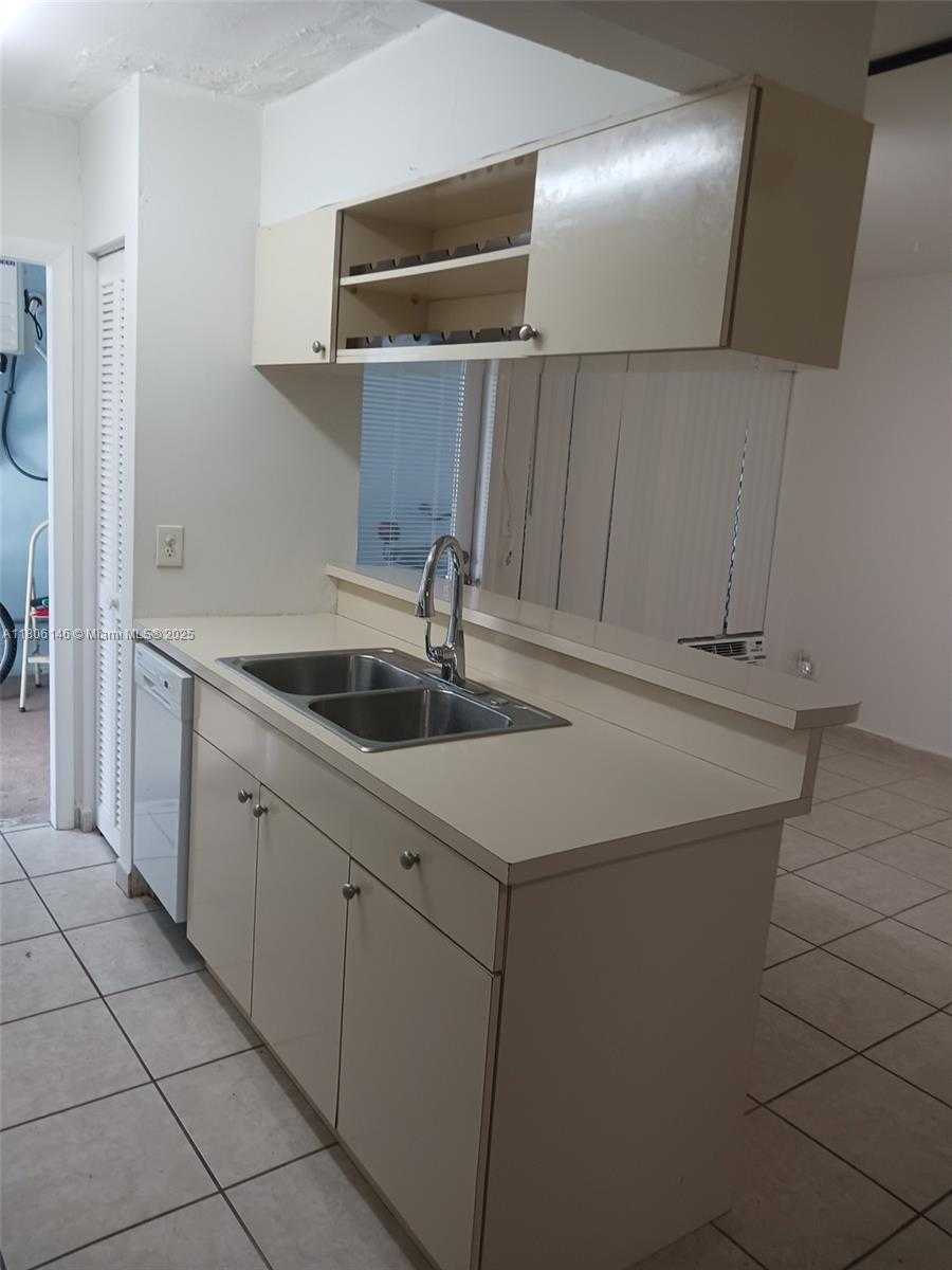 Small Image of 2700 NORTH EAST 135TH ST #30, North Miami Number 4