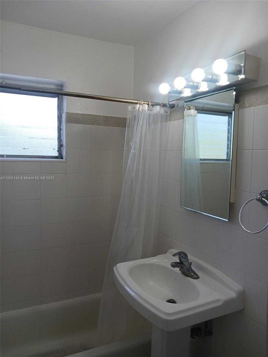 Small Image of 2700 NORTH EAST 135TH ST #30, North Miami Number 9