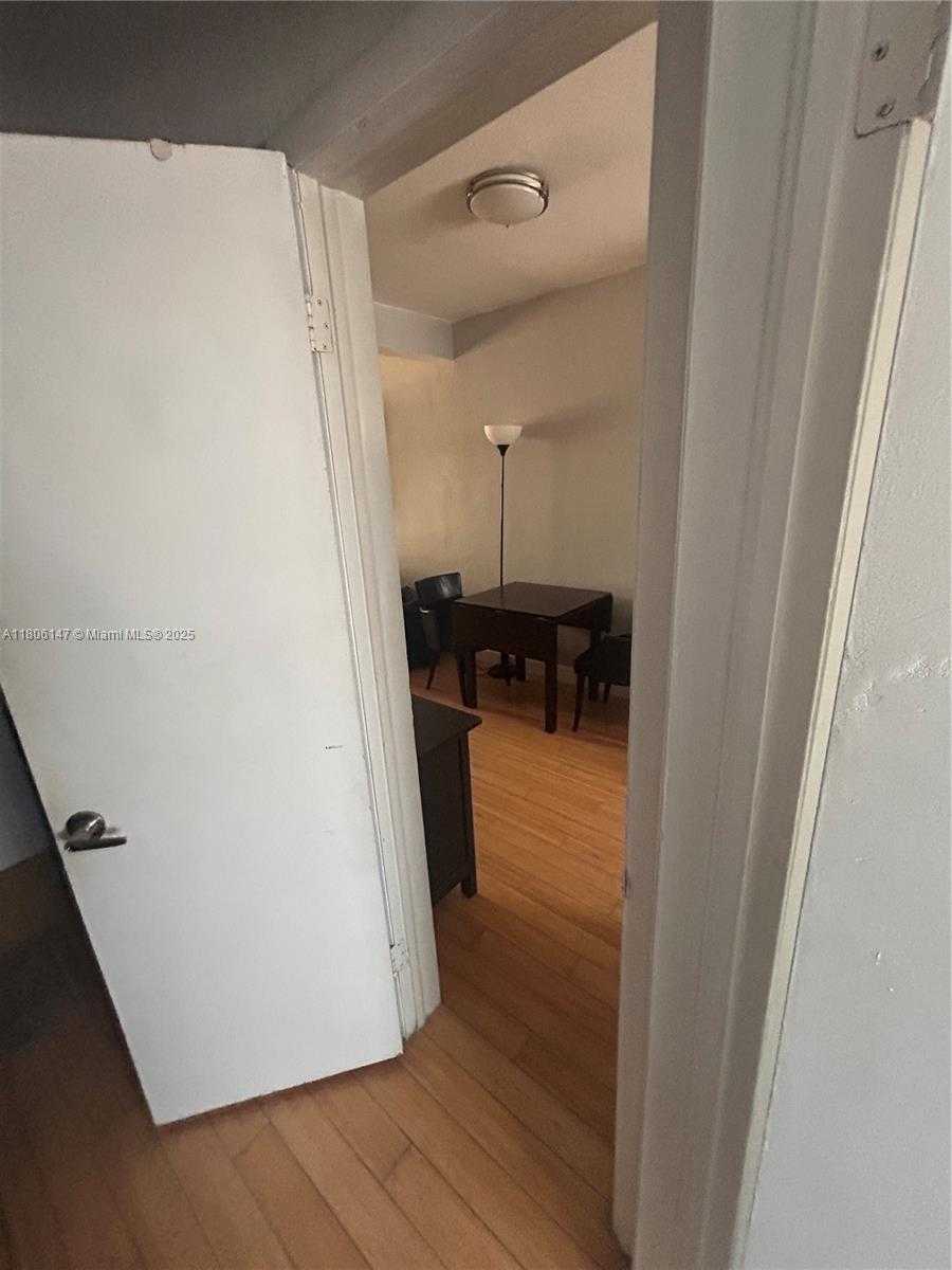 Small Image of 8080 TATUM WATERWAY DR #4, Miami Beach Number 10