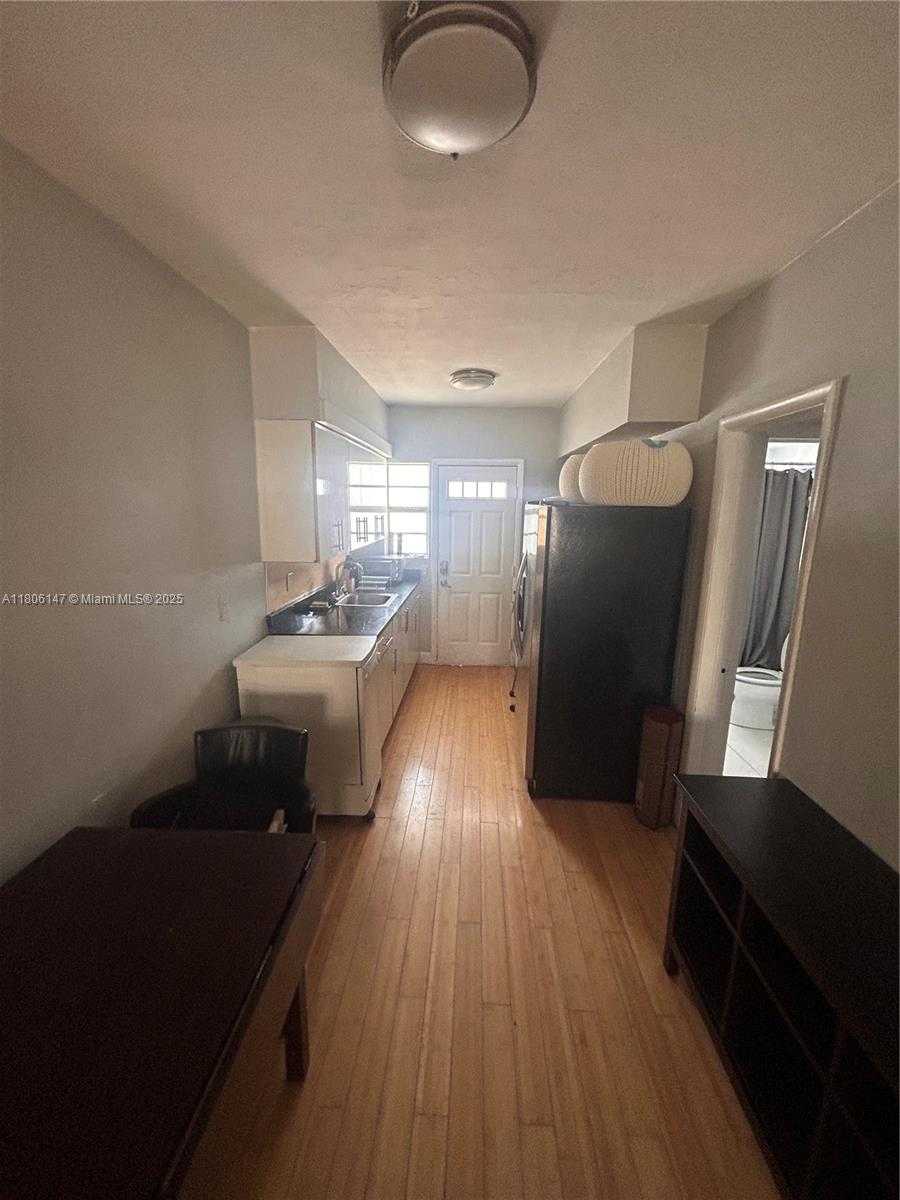 Small Image of 8080 TATUM WATERWAY DR #4, Miami Beach Number 9