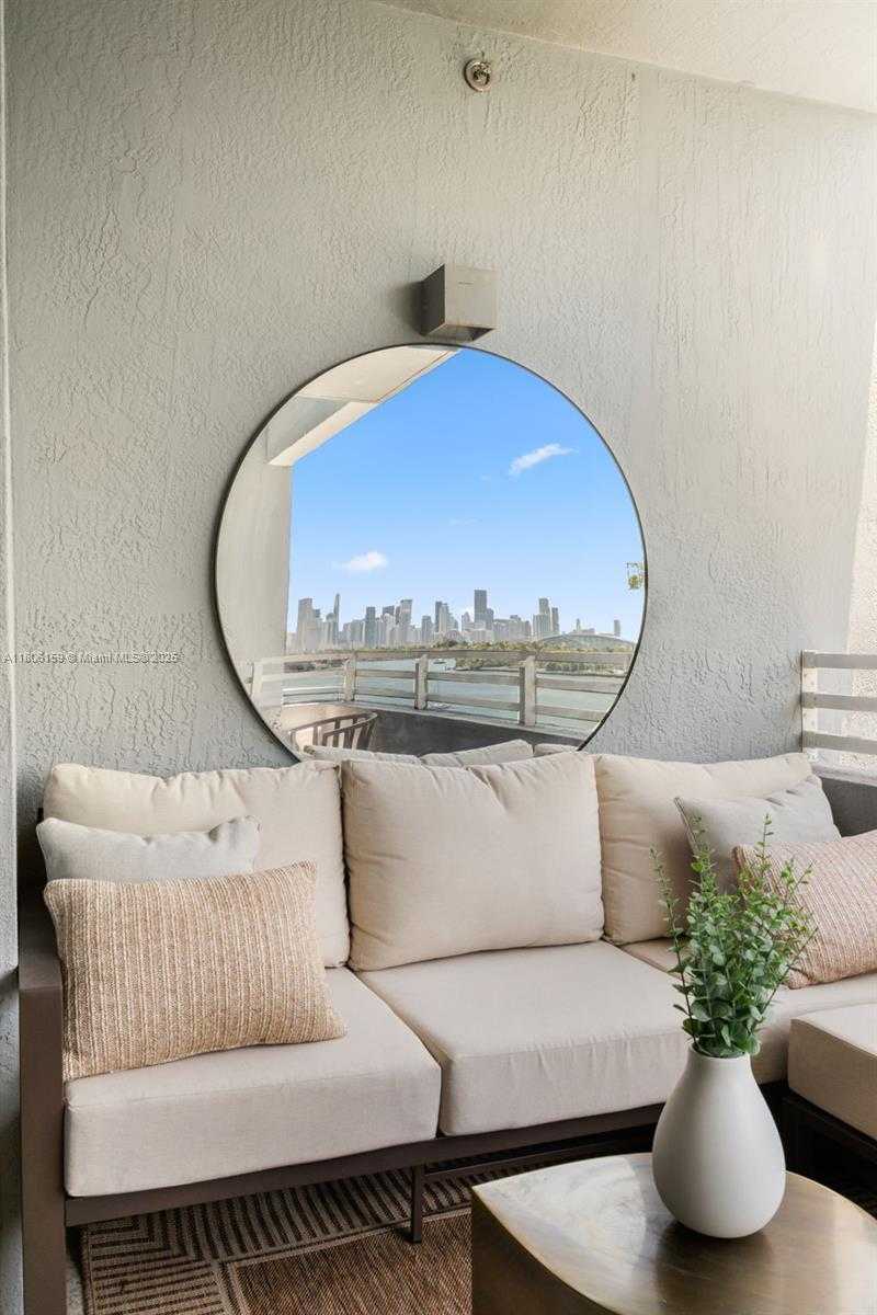 Small Image of 1330 WEST AVE #810, Miami Beach Number 16