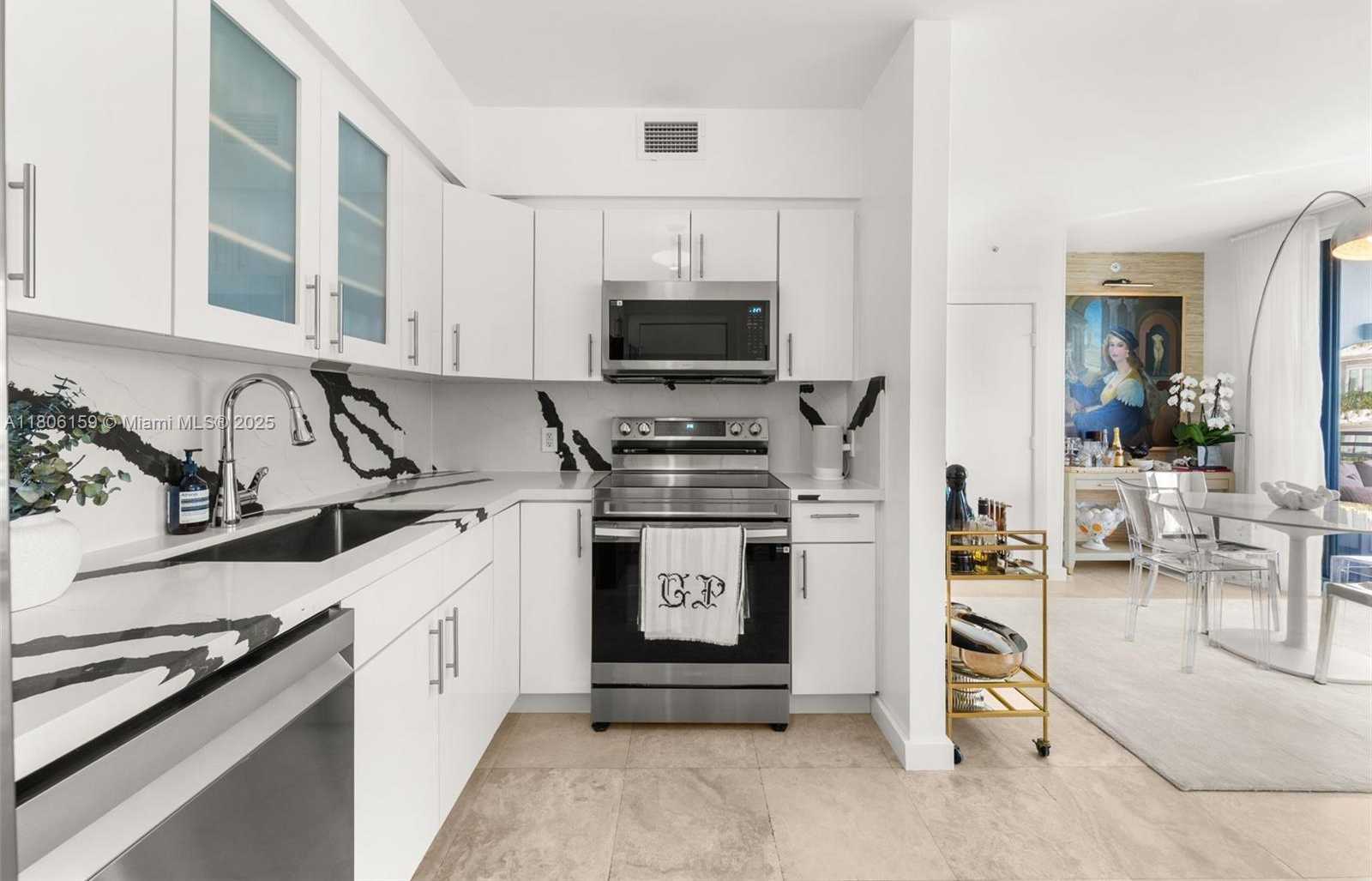 Small Image of 1330 WEST AVE #810, Miami Beach Number 4