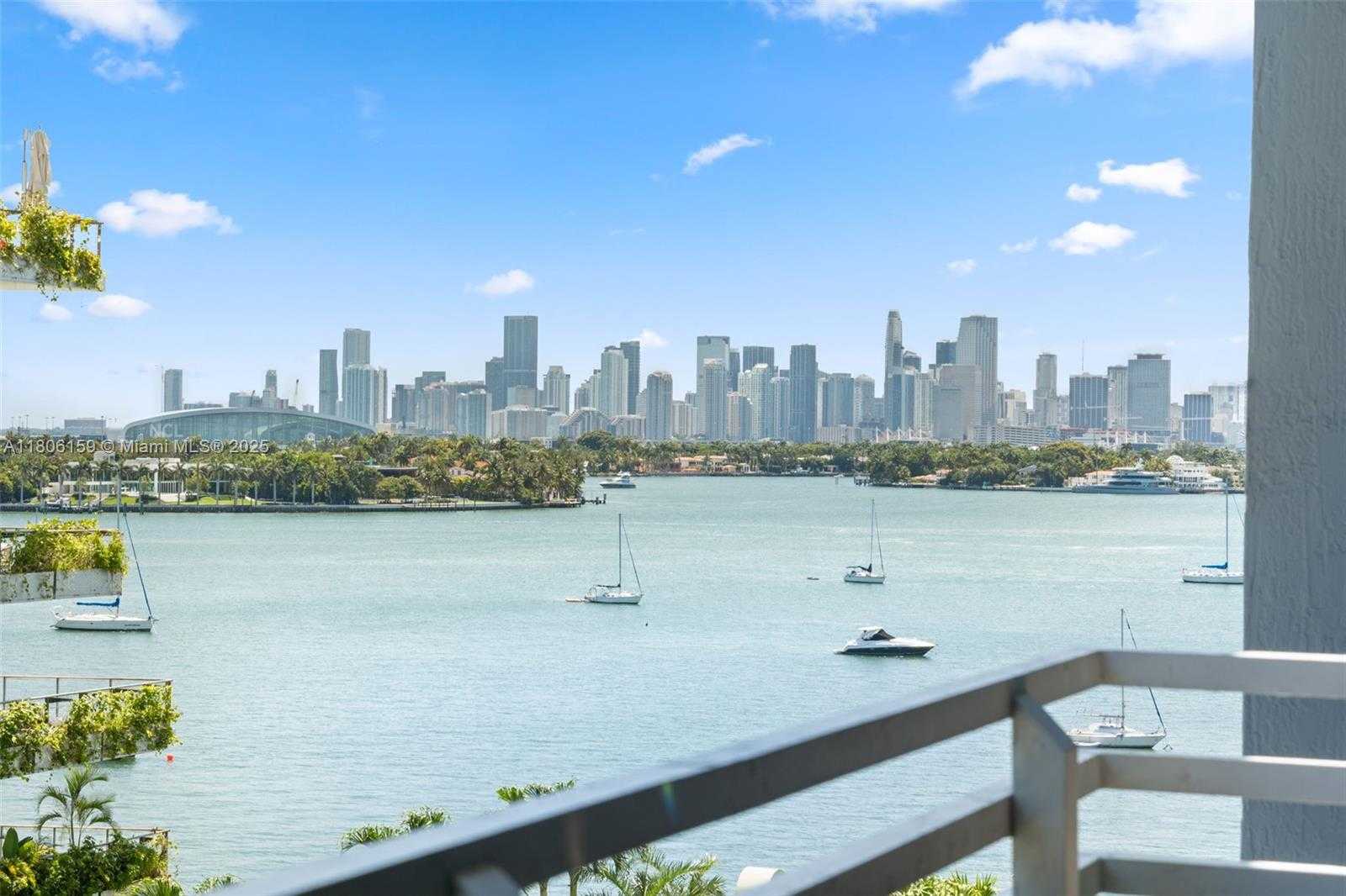 Small Image of 1330 WEST AVE #810, Miami Beach Number 8