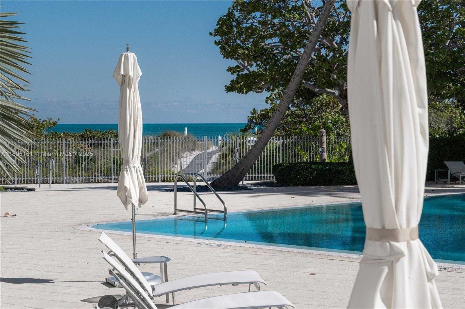Small Image of 200 OCEAN LANE DR #305, Key Biscayne Number 33