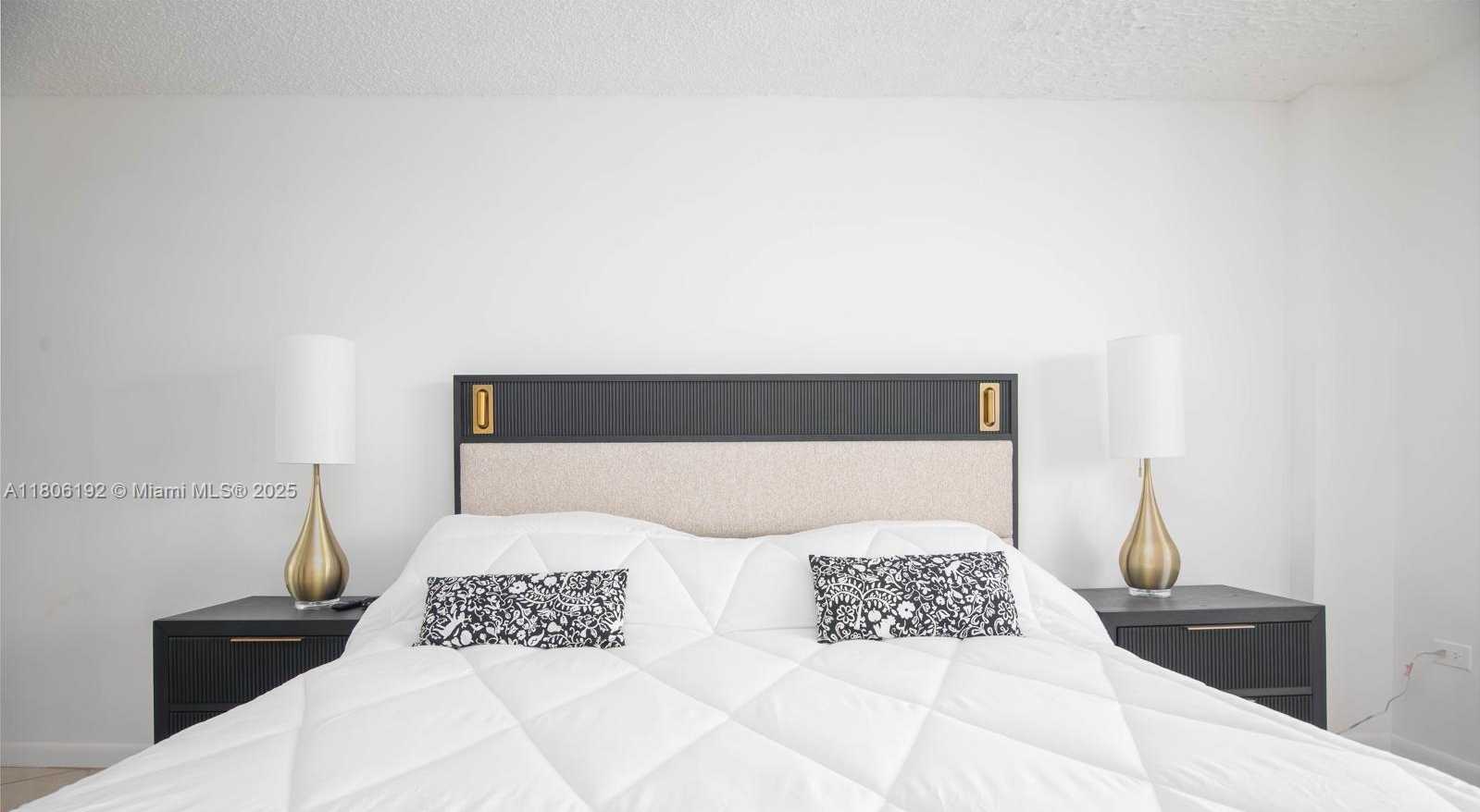 Small Image of 5555 COLLINS AVE #14U, Miami Beach Number 10