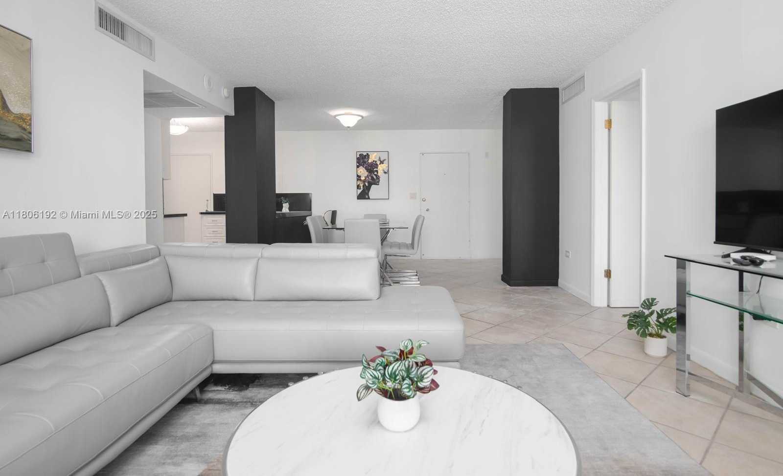 Small Image of 5555 COLLINS AVE #14U, Miami Beach Number 12