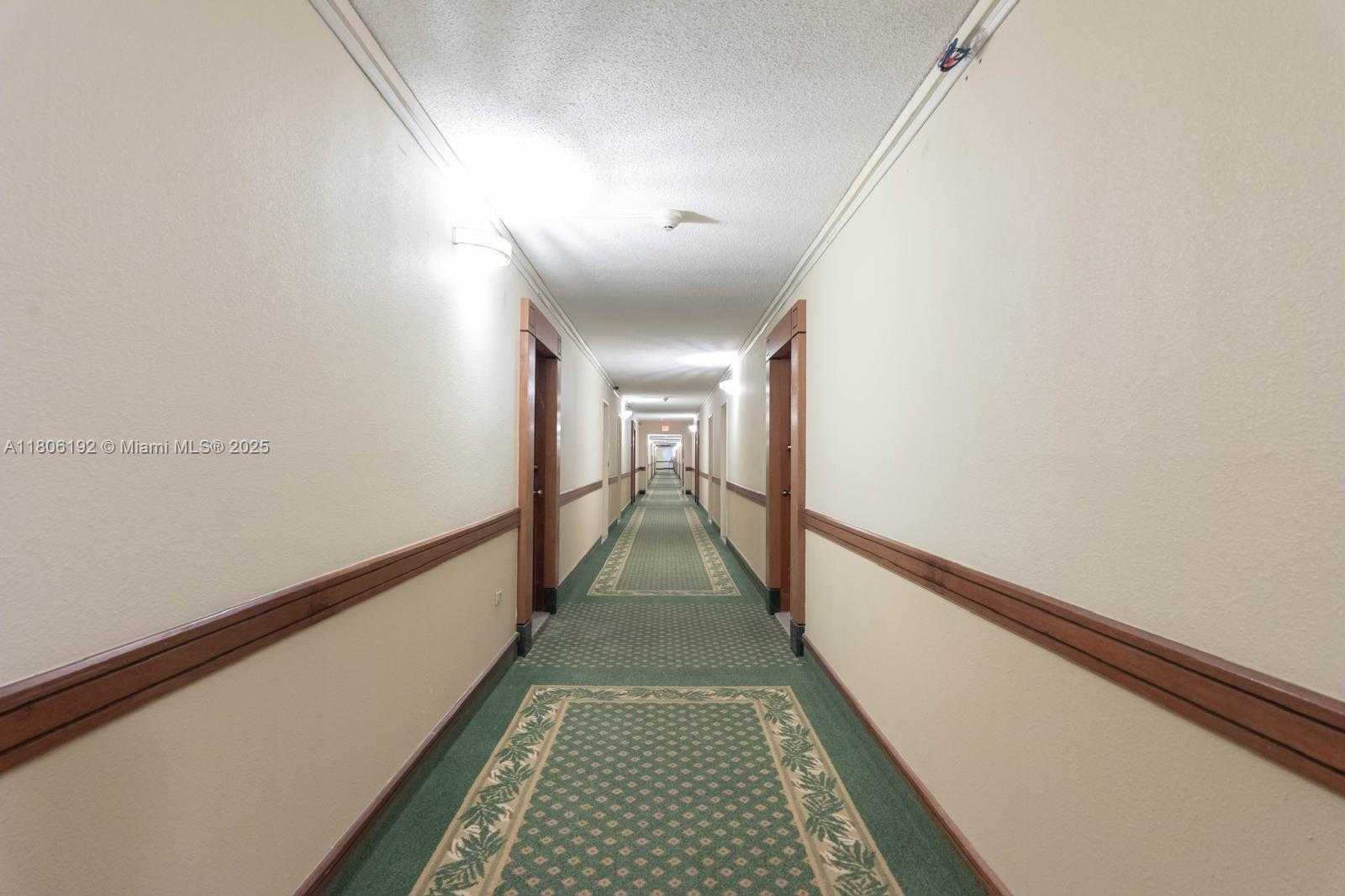 Small Image of 5555 COLLINS AVE #14U, Miami Beach Number 15