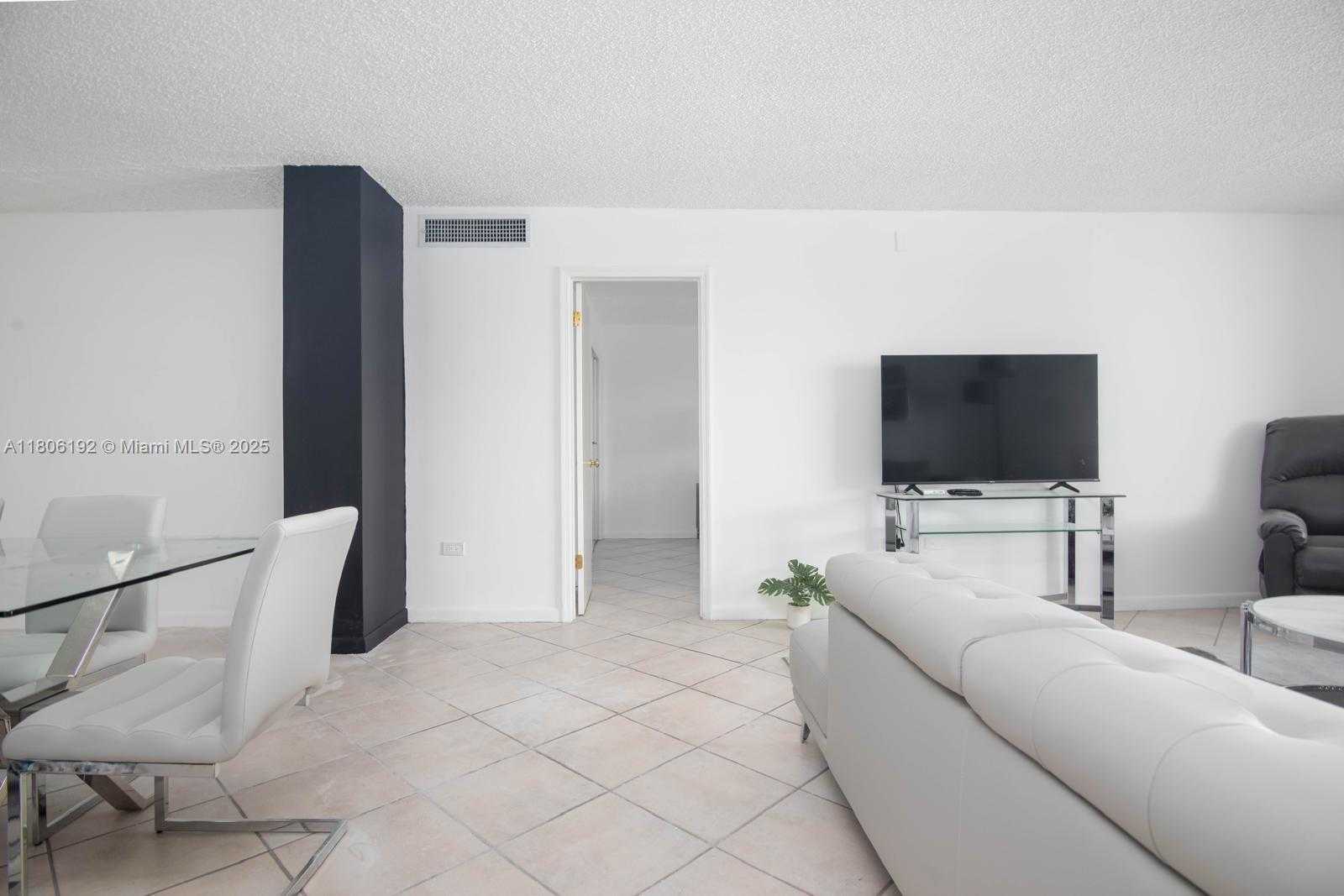 Small Image of 5555 COLLINS AVE #14U, Miami Beach Number 16