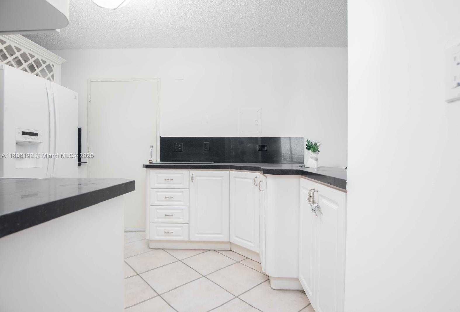 Small Image of 5555 COLLINS AVE #14U, Miami Beach Number 17