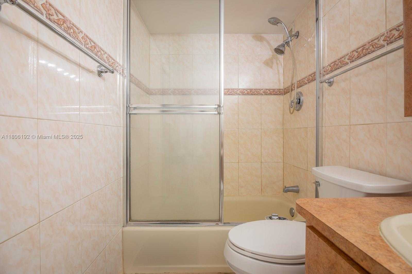 Small Image of 5555 COLLINS AVE #14U, Miami Beach Number 24