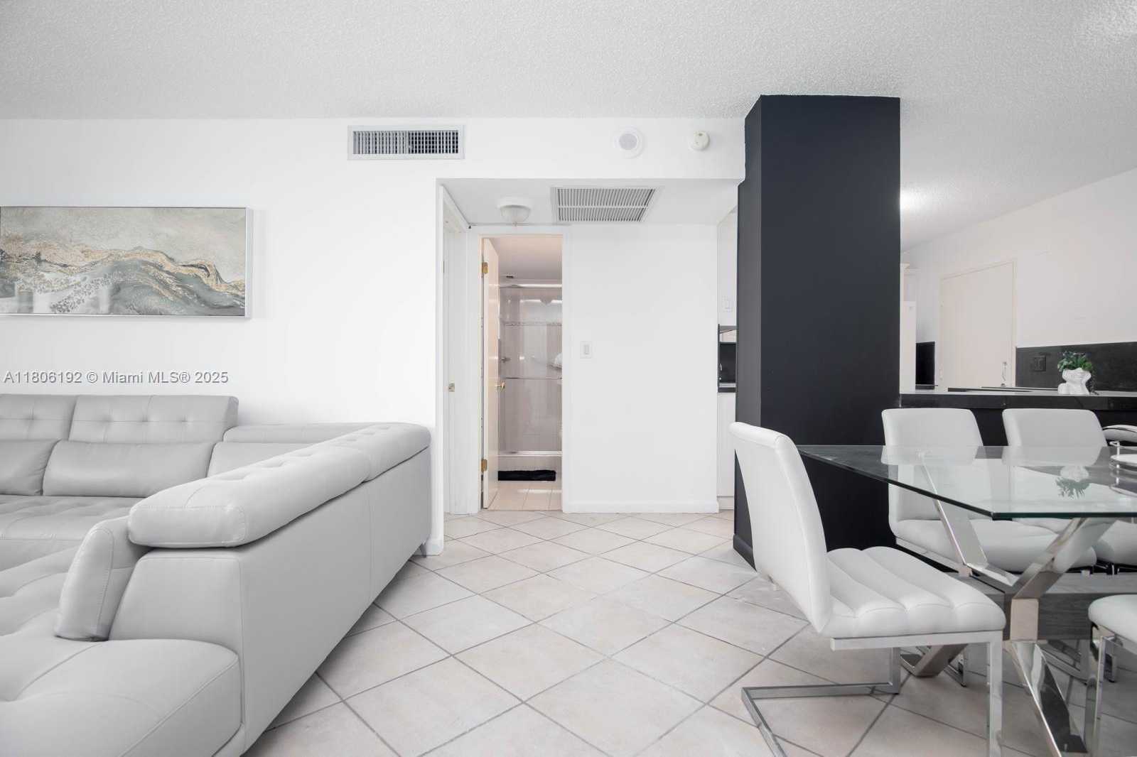 Small Image of 5555 COLLINS AVE #14U, Miami Beach Number 25