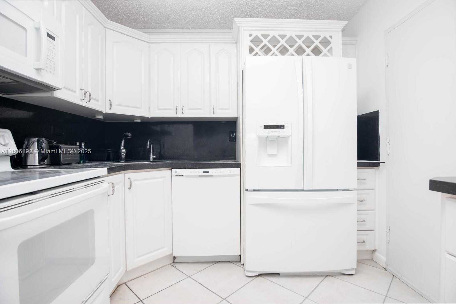 Small Image of 5555 COLLINS AVE #14U, Miami Beach Number 28