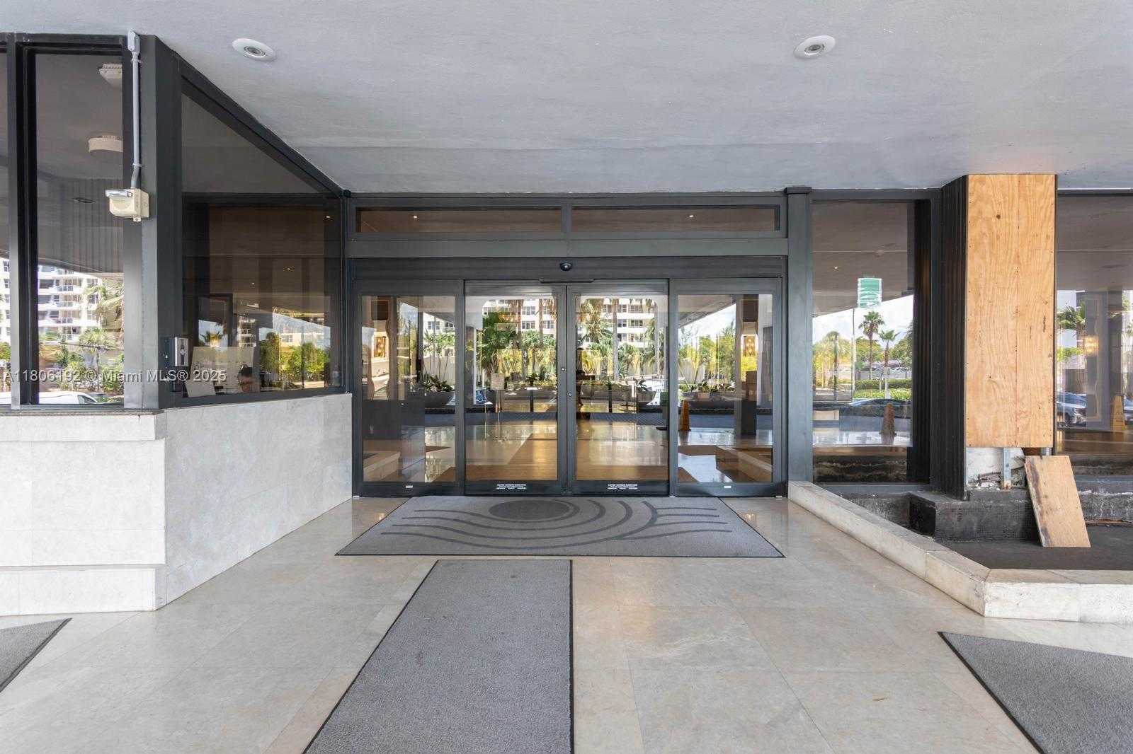 Small Image of 5555 COLLINS AVE #14U, Miami Beach Number 33
