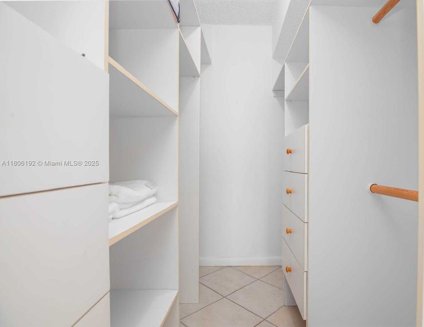 Small Image of 5555 COLLINS AVE #14U, Miami Beach Number 37