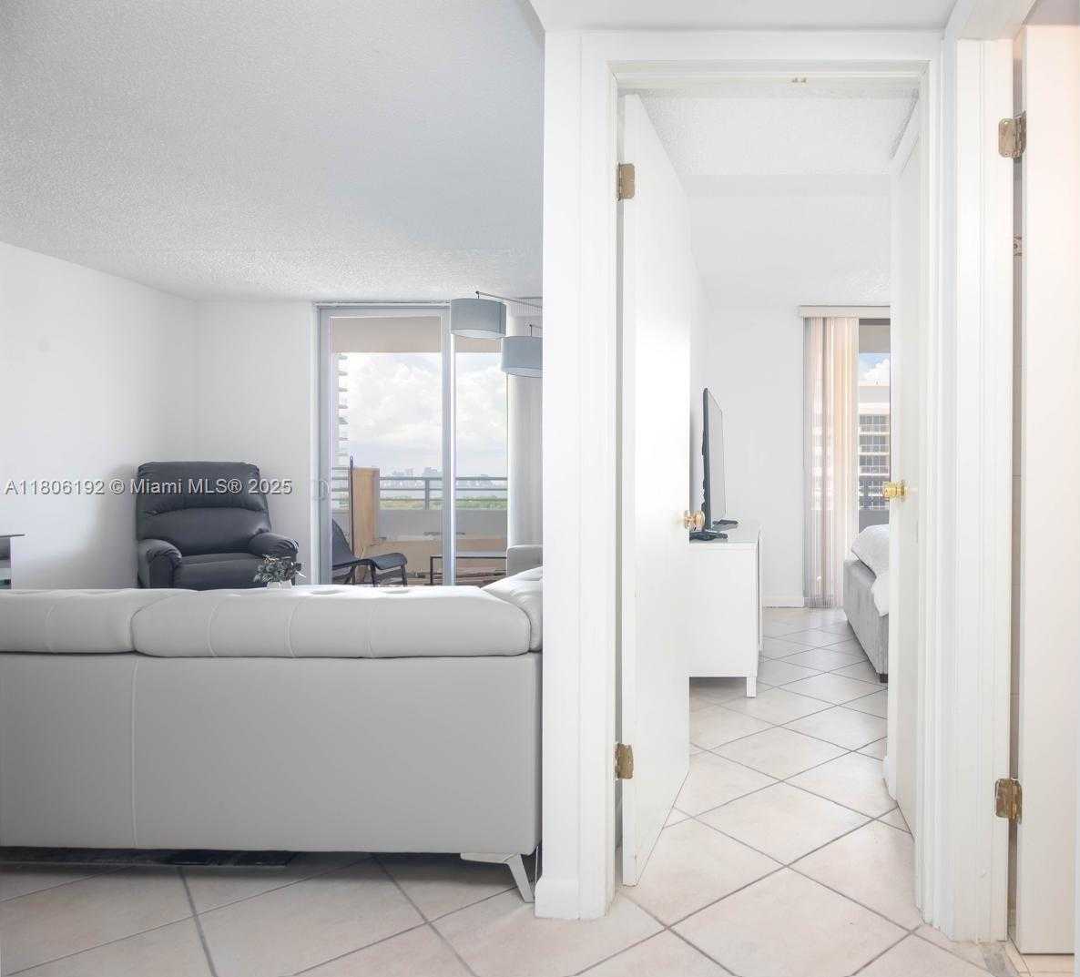 Small Image of 5555 COLLINS AVE #14U, Miami Beach Number 38