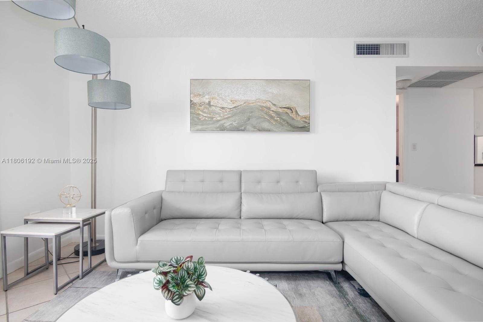 Small Image of 5555 COLLINS AVE #14U, Miami Beach Number 39