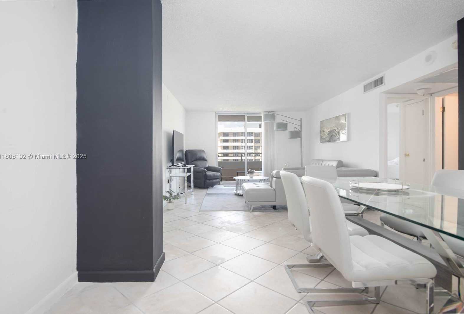 Small Image of 5555 COLLINS AVE #14U, Miami Beach Number 40