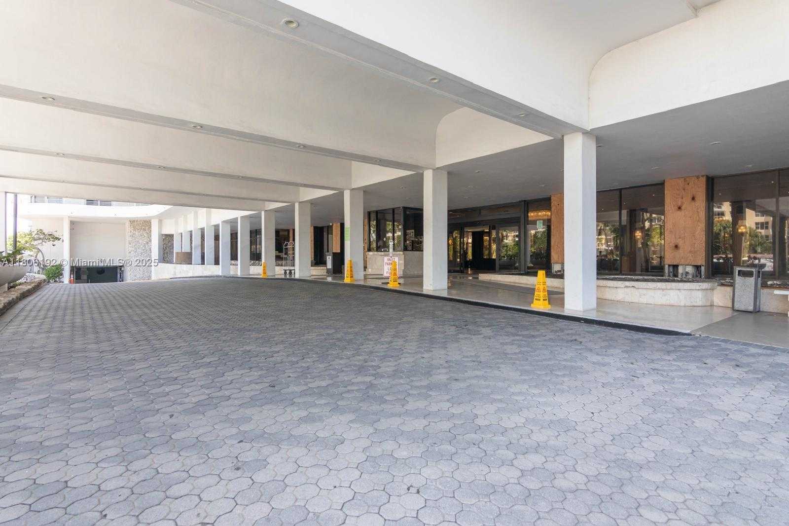Small Image of 5555 COLLINS AVE #14U, Miami Beach Number 7