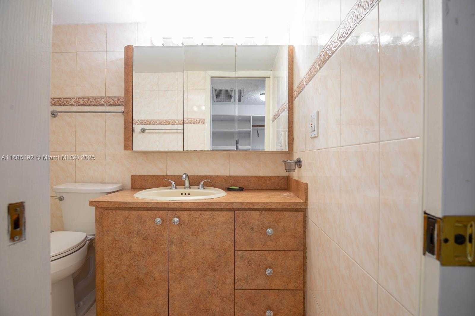 Small Image of 5555 COLLINS AVE #14U, Miami Beach Number 9
