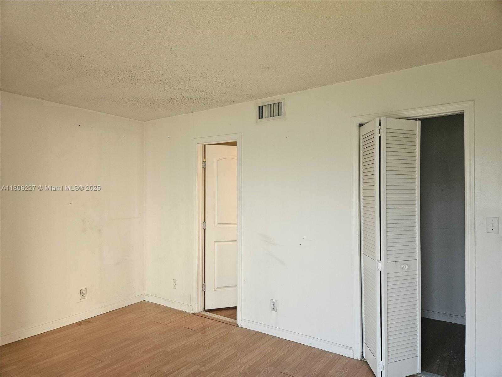 Small Image of 8620 NORTH SHERMAN CIR #202, Miramar Number 10
