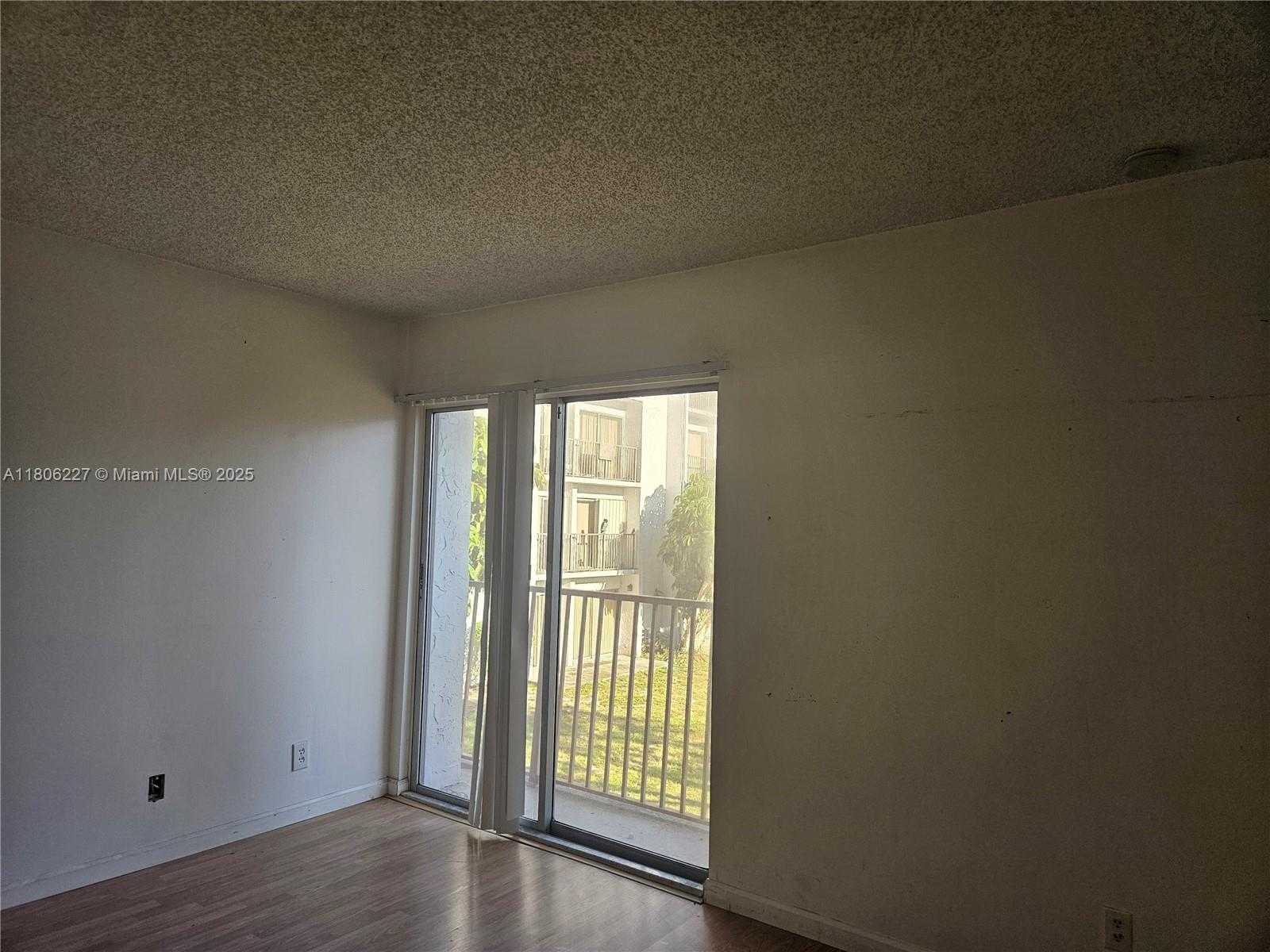 Small Image of 8620 NORTH SHERMAN CIR #202, Miramar Number 11