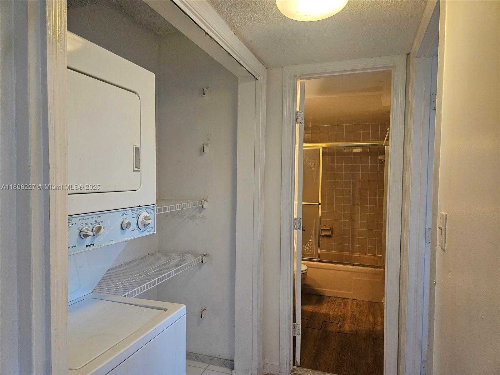 Small Image of 8620 NORTH SHERMAN CIR #202, Miramar Number 15