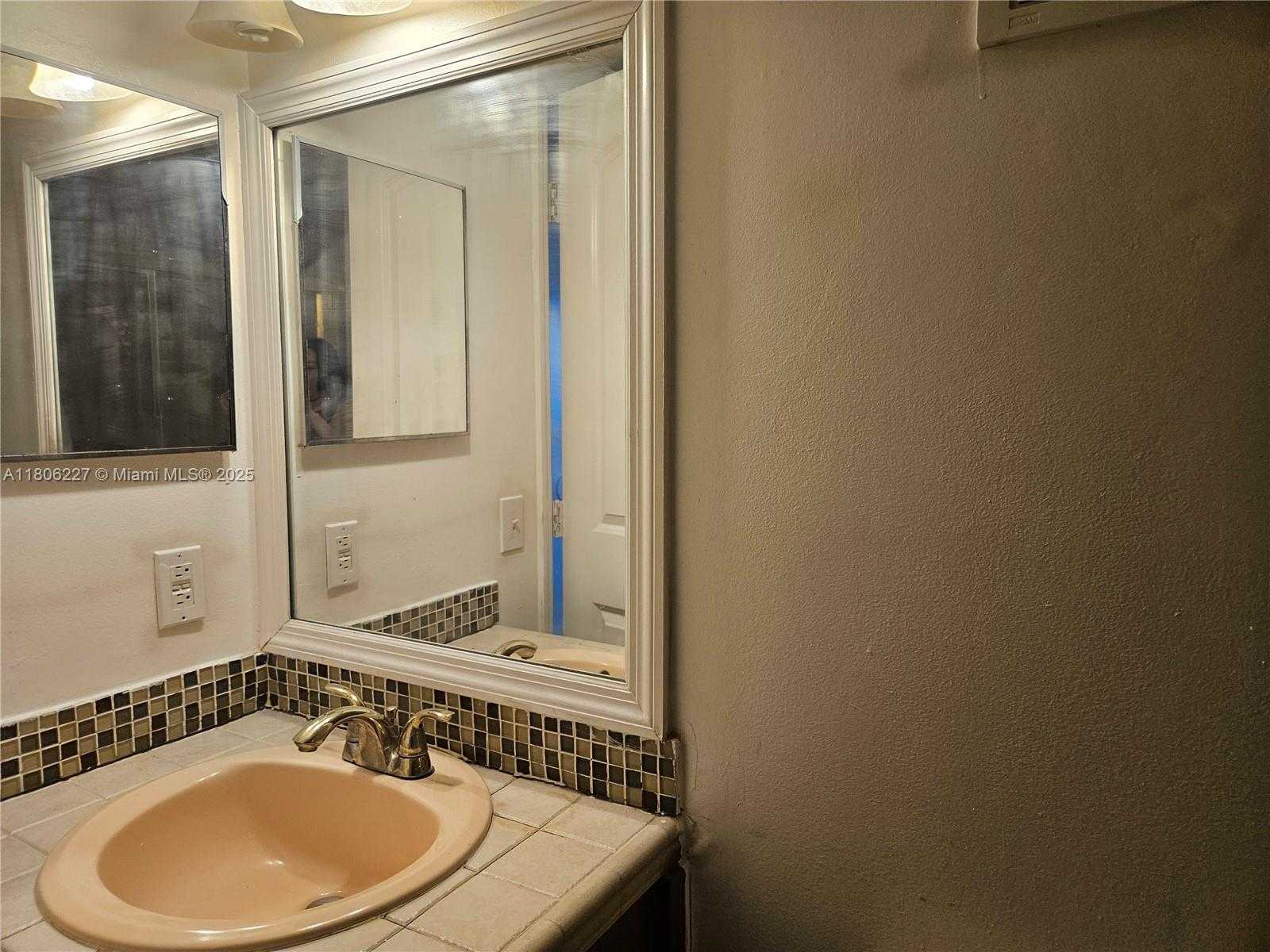 Small Image of 8620 NORTH SHERMAN CIR #202, Miramar Number 16