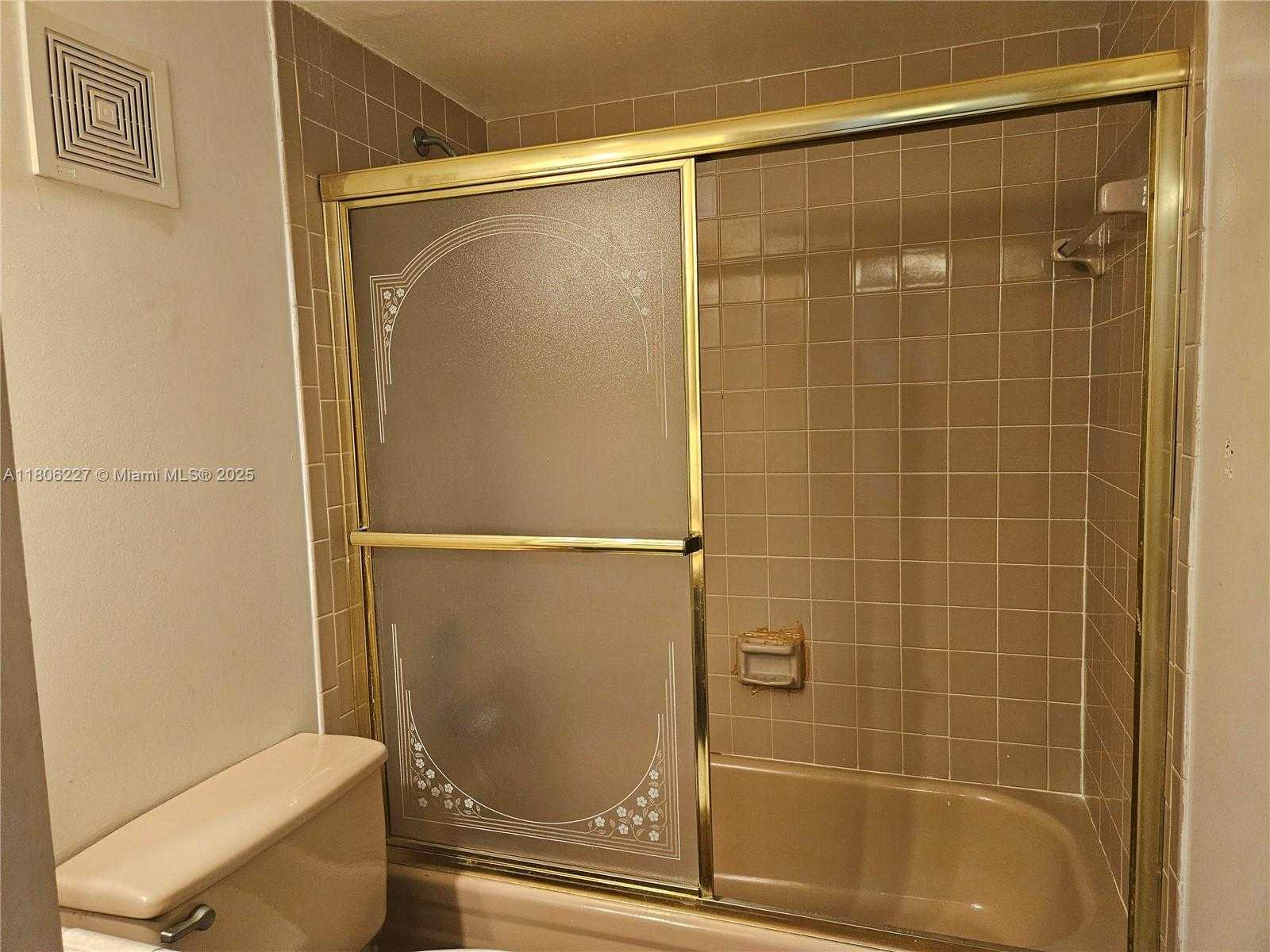 Small Image of 8620 NORTH SHERMAN CIR #202, Miramar Number 17