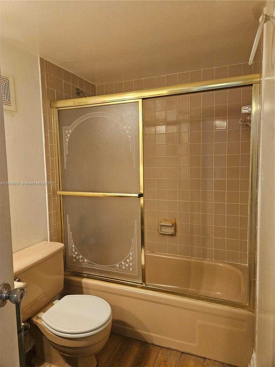 Small Image of 8620 NORTH SHERMAN CIR #202, Miramar Number 19