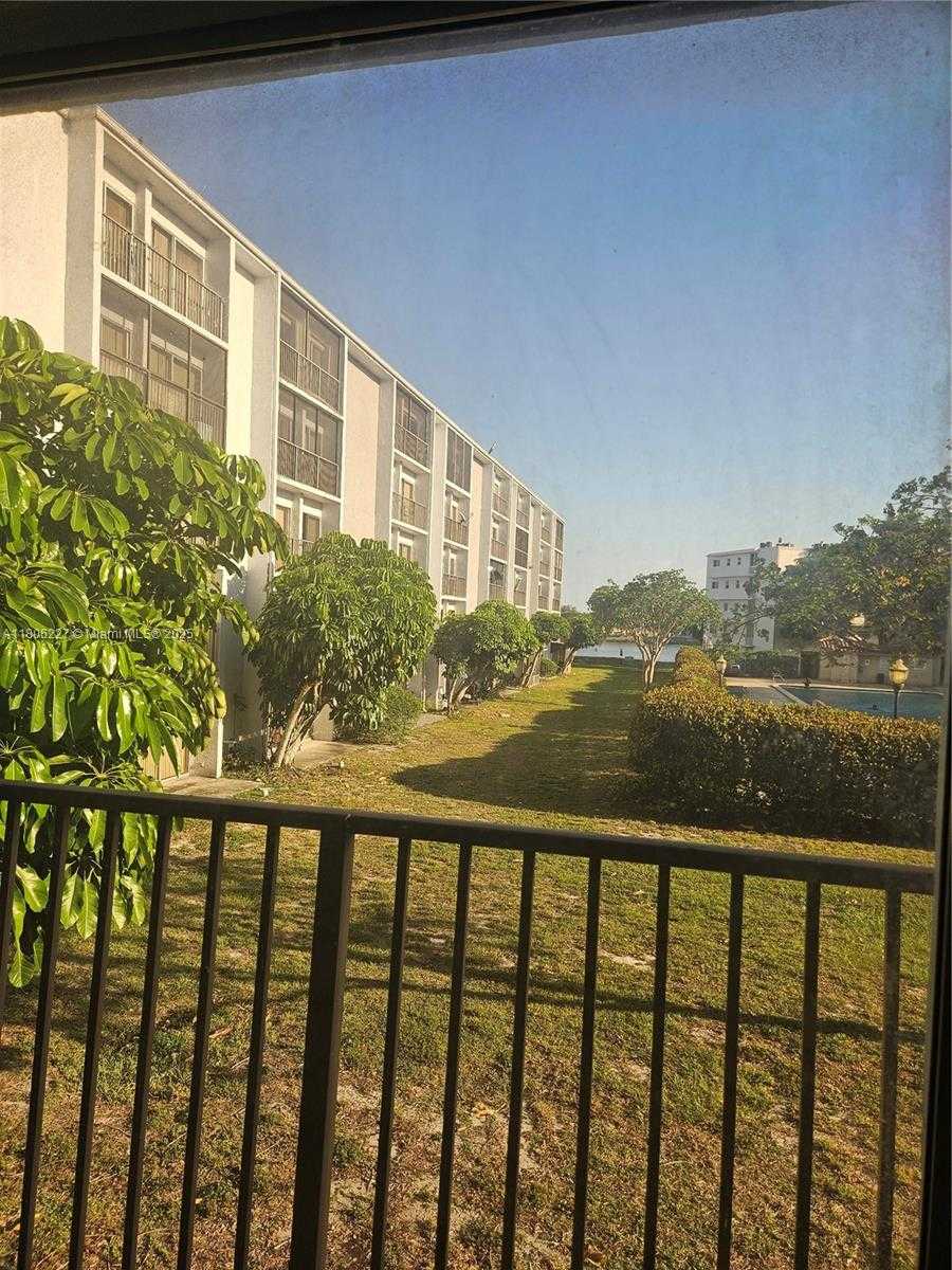 Small Image of 8620 NORTH SHERMAN CIR #202, Miramar Number 2