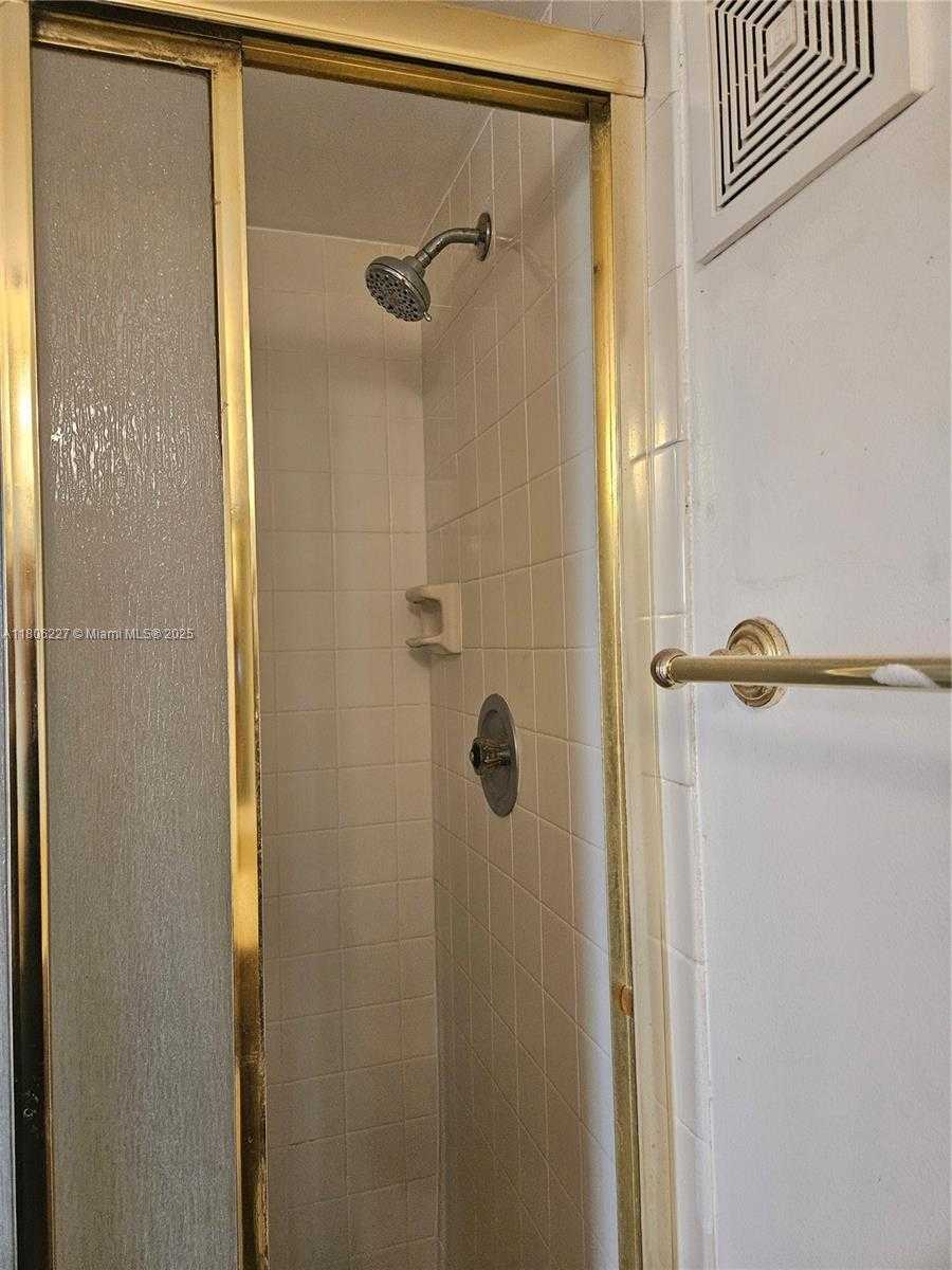 Small Image of 8620 NORTH SHERMAN CIR #202, Miramar Number 20