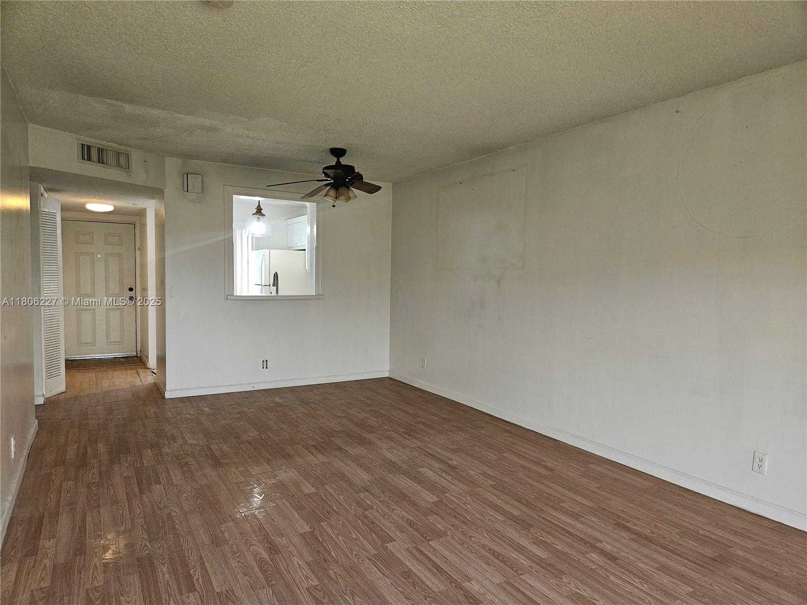 Small Image of 8620 NORTH SHERMAN CIR #202, Miramar Number 6