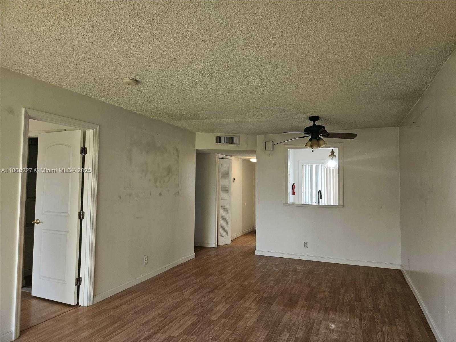 Small Image of 8620 NORTH SHERMAN CIR #202, Miramar Number 7