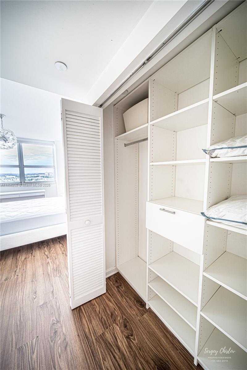 Small Image of 19501 WEST COUNTRY CLUB DR #1909, Aventura Number 14