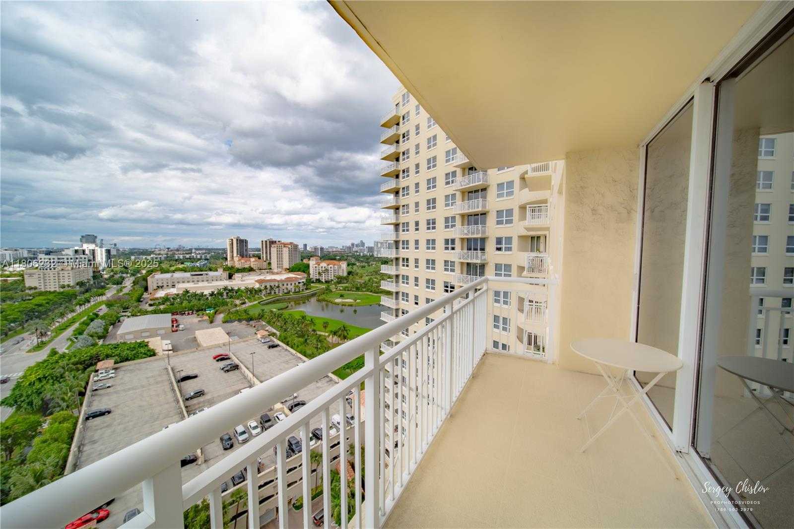 Small Image of 19501 WEST COUNTRY CLUB DR #1909, Aventura Number 5